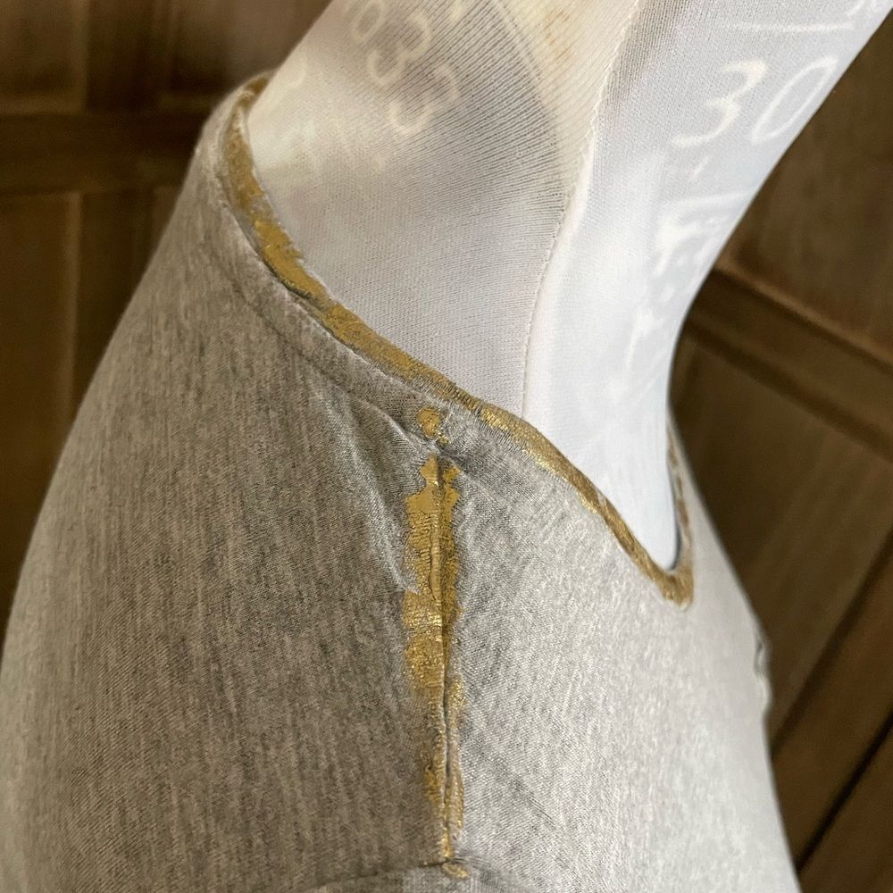 Women’s Gray/Gold Trim Tee. - Picture 7 of 8